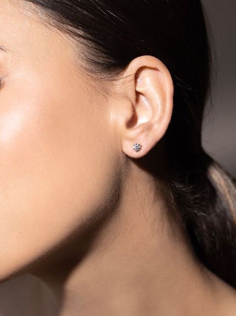 18kt white gold diamond stud earrings